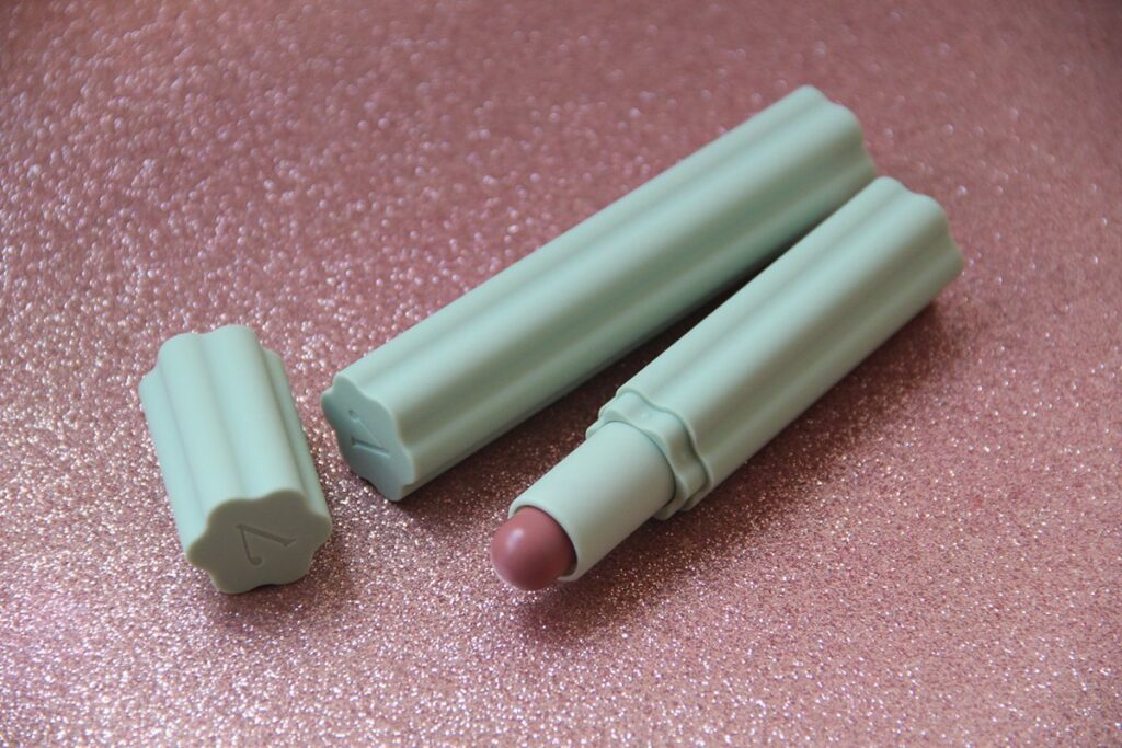 Novos Stick Tudo da Vic Beauté: testei o Retrô e o Pop