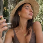 Como fazer o perfume durar mais no verão: o truque das camadas