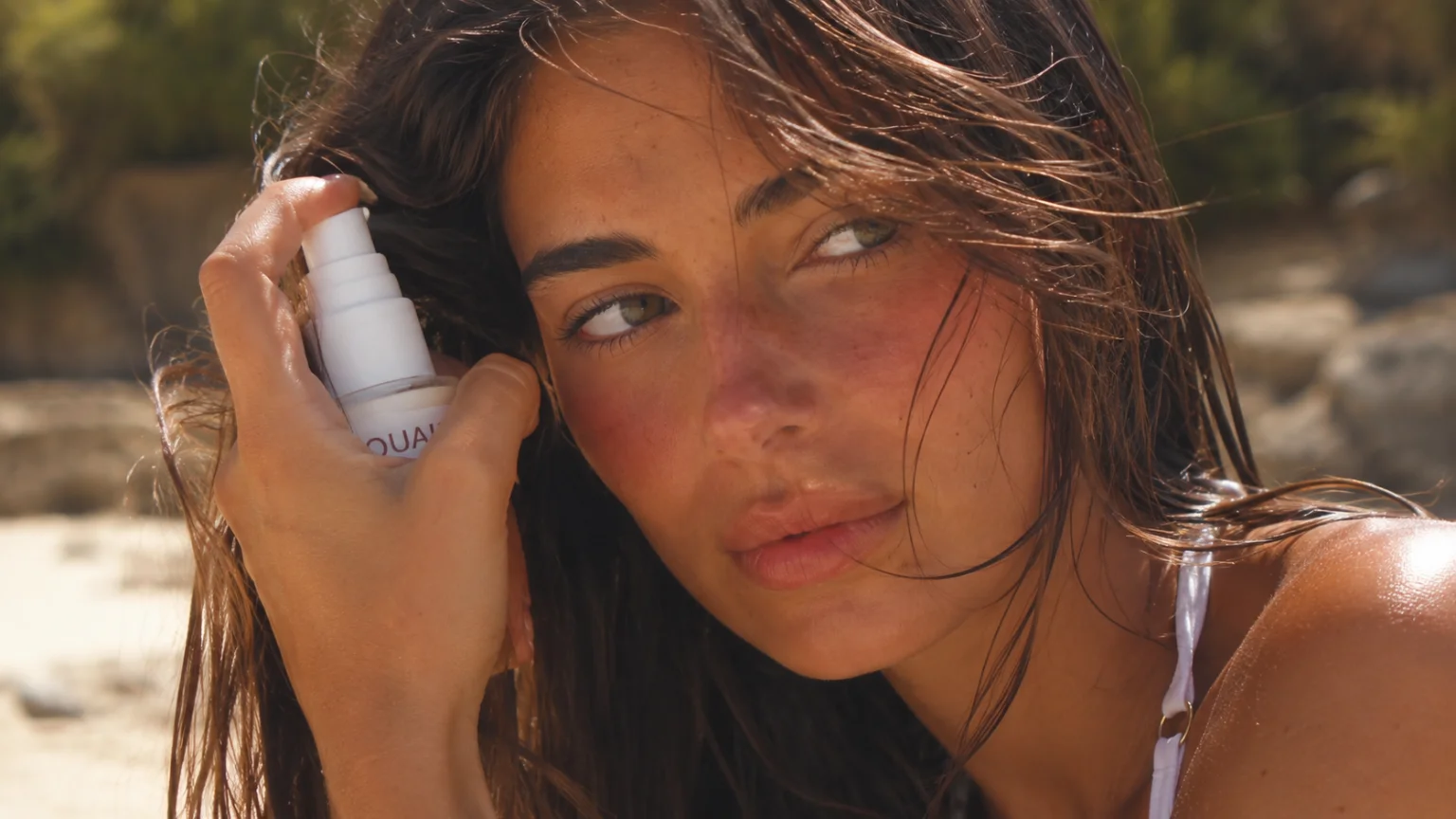Brumas para corpo e cabelo: porque estão em todo o lado este verão