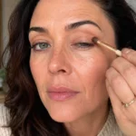 Sombra de olhos depois dos 50: mate, acetinada ou com brilho?